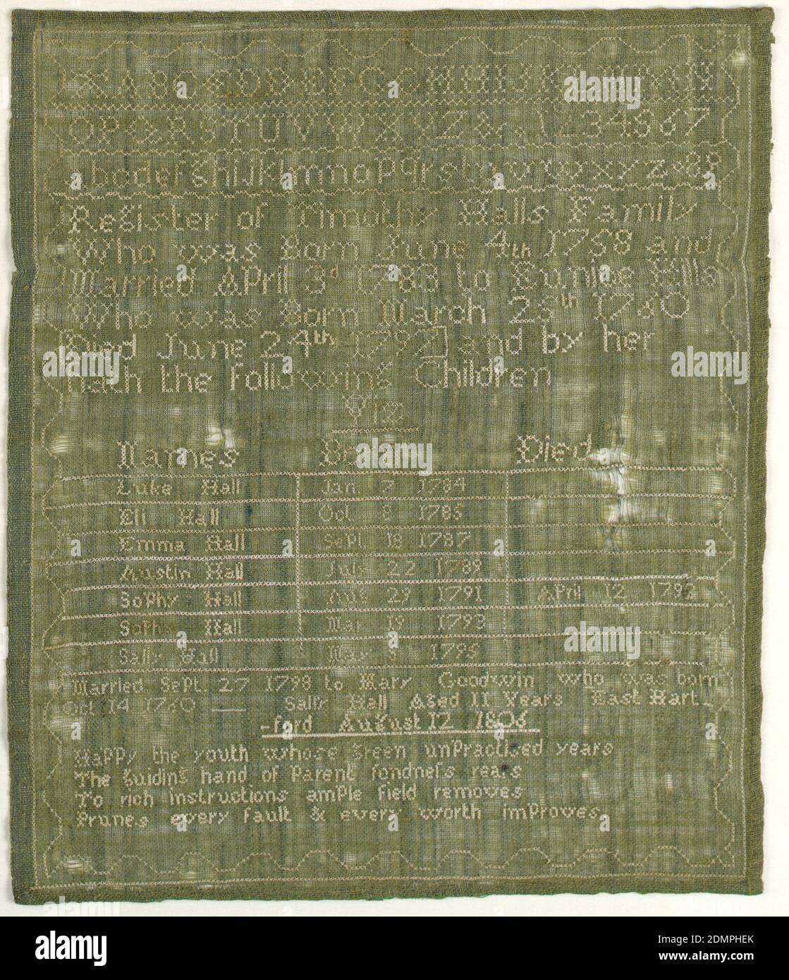 Sampler, Sally Hall, Amerikaner, Medium: Seidenstickerei, Wollkettung, Leinenwebetechnik: Kreuzstich auf Leinwandfundament, in Weiß auf grünem Boden gestickt sind zwei Alphabete, gefolgt von, Register of Timothy Hall's Family, Die am 4. Juni 1758 geboren wurde und am 3. April 1783 mit Eunice Hills verheiratet war, die am 25 1760. März geboren wurde, am 24. Juni 1797 starb und von ihr die folgenden Kinder bekam, gefolgt von einer Tabelle mit den Namen der Kinder sowie Geburts- und Sterbedaten. Stockfoto