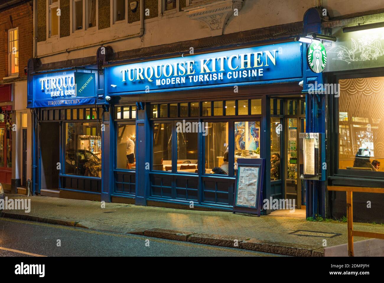 Turquoise Kitchen, ein neues türkisches Restaurant in Pinner High Street, Middlkesex, England, Großbritannien Stockfoto