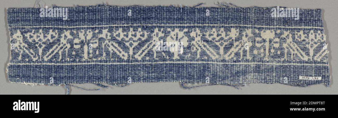 Fragment, Medium: Leinen, Baumwolltechnik: Leinwandbindung mit ergänzender Schussart, zusätzliche blaue Kette, die abwechselnd von Angesicht zu Angesicht schwimmt und ein Muster von Vögeln bildet, die einen Baum flankieren., Italien, 17. Jahrhundert, gewebte Textilien, Fragment Stockfoto
