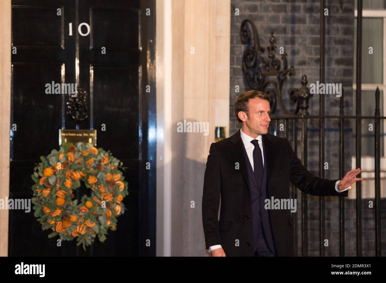 FILEBILD VOM 3. DEZEMBER 2019. London, Großbritannien. Dezember 2019. Im Bild: Emmanuel Macron - Präsident von Frankreich hat positiv getestet für Covid-19, der französische Präsident hat gesagt, er sei immer noch verantwortlich für das Land und werde aus der Ferne arbeiten, sagte ein Beamter. Der 42-Jährige hatte einen Test gemacht, nachdem die Symptome erschienen, wird sich nun für die nächsten sieben Tage isolieren, sagte der Elysee Palace in einer Erklärung. Boris Johnson, der britische Premierminister, veranstaltet einen Empfang mit ausländischen Führern im Vorfeld des NATO-Treffens (North Atlantic Treaty Organization) am 4. Dezember. Quelle: Colin Fisher/Alamy Live News Stockfoto