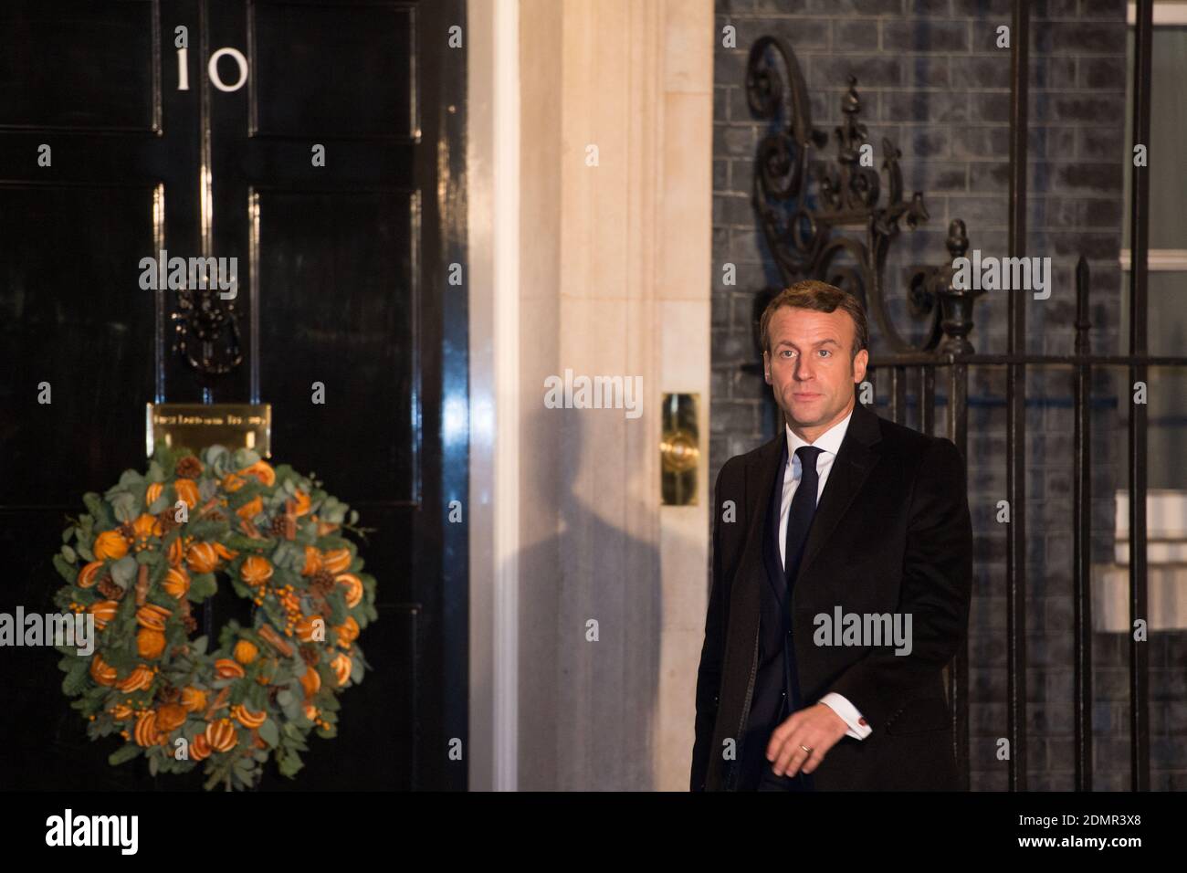 FILEBILD VOM 3. DEZEMBER 2019. London, Großbritannien. Dezember 2019. Im Bild: Emmanuel Macron - Präsident von Frankreich hat positiv getestet für Covid-19, der französische Präsident hat gesagt, er sei immer noch verantwortlich für das Land und werde aus der Ferne arbeiten, sagte ein Beamter. Der 42-Jährige hatte einen Test gemacht, nachdem die Symptome erschienen, wird sich nun für die nächsten sieben Tage isolieren, sagte der Elysee Palace in einer Erklärung. Boris Johnson, der britische Premierminister, veranstaltet einen Empfang mit ausländischen Führern im Vorfeld des NATO-Treffens (North Atlantic Treaty Organization) am 4. Dezember. Quelle: Colin Fisher/Alamy Live News Stockfoto