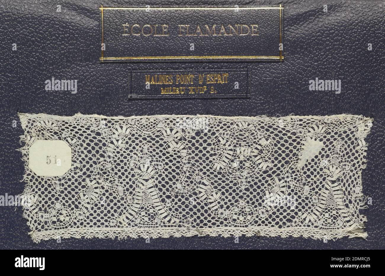 Grenze, Technik: Klöppelspitze, Klöppelspitze Probe, Jakobsmuschel und Dreieck wiederholen; Anfang 18. Jahrhundert Maline, Anfang 18. Jahrhundert, Spitze, Grenze Stockfoto