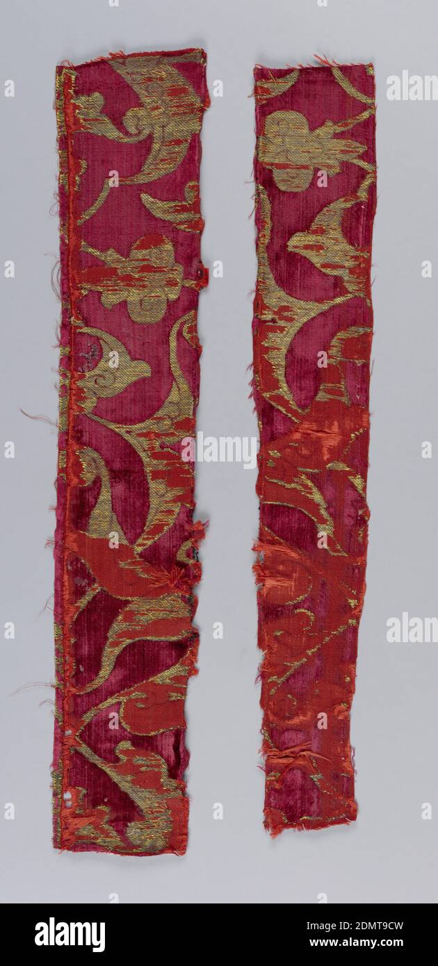 Fragmente, Medium: Seide, metallische Fadentechnik: Geschnittener Flor-Samt, Fragmente mit Arabesken und Granatäpfeln., möglicherweise Türkei, 17. Jahrhundert, gewebte Textilien, Fragmente Stockfoto