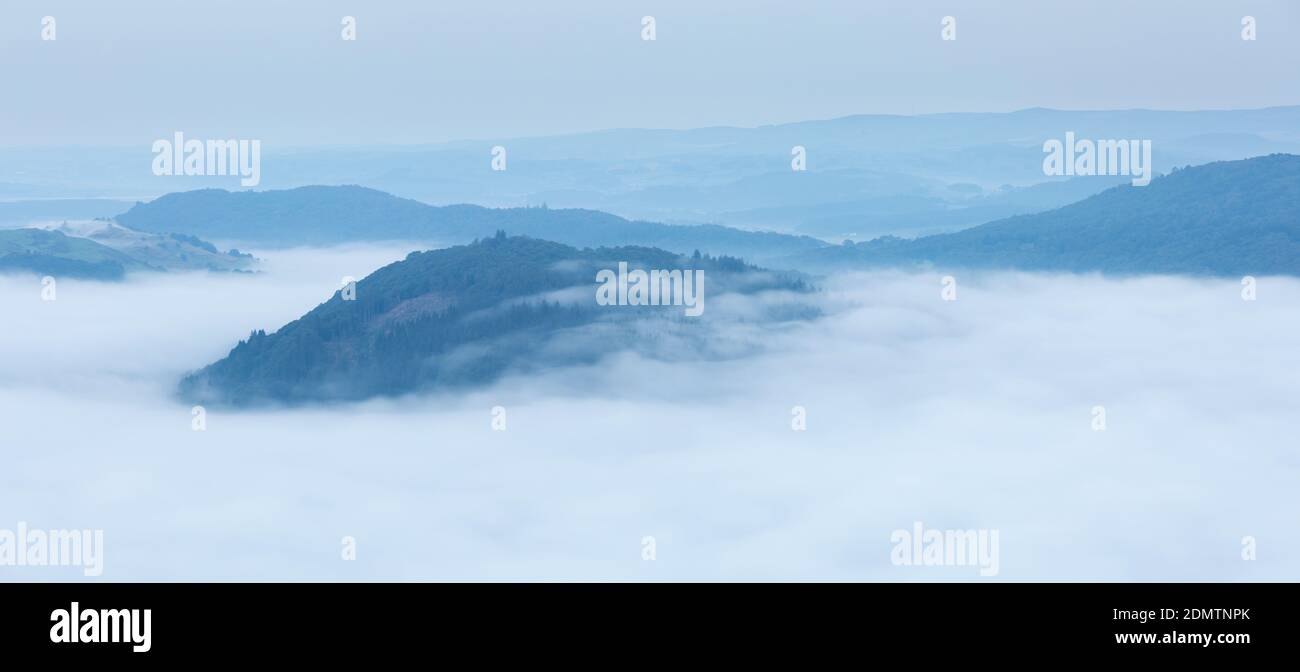 Cloud Inversion von Gummers wie in Richtung Lakeside, Lake Windermere, Cumbria, Großbritannien Stockfoto
