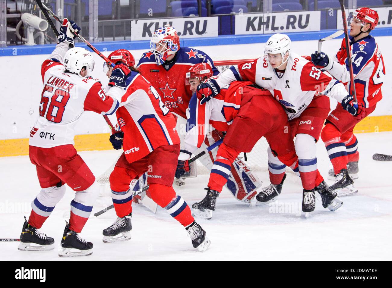 Moskau, Russland - 2020 Dezember 12.: Team CSKA Moskau id Verteidigung der Hockey-Tor Stockfoto