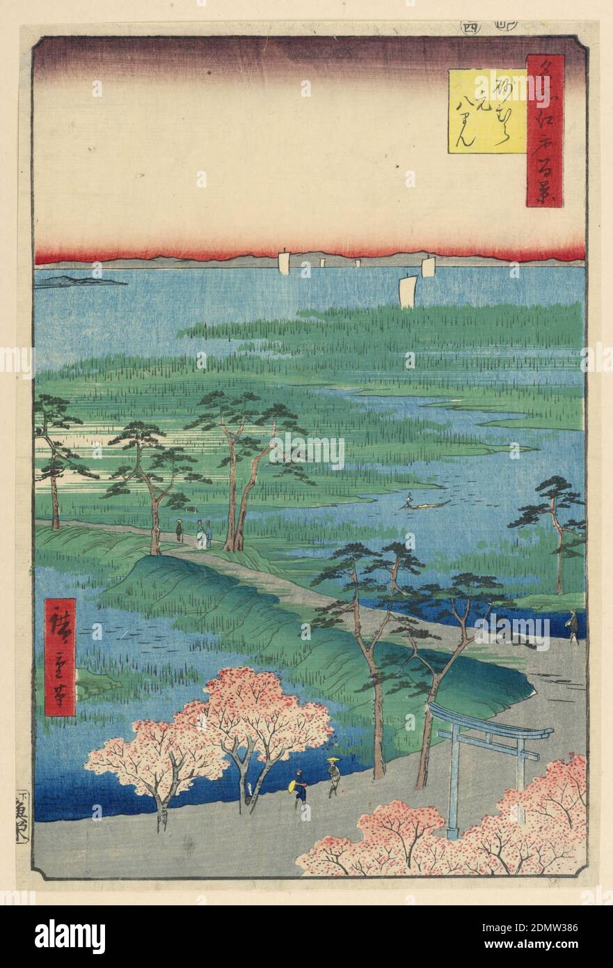 Ehemaliger Hachiman-Schrein, Sunamura (Sunamura Moto-Hachiman) aus der Serie hundert berühmte Ansichten von Edo, Ando Hiroshige, japanisch, 1797–1858, Holzblock-Druck in farbiger Tinte auf Papier, dieser Blick aus der Vogelperspektive blickt vom Moto-Hachiman-Schrein auf die Edo-Bucht. Direkt unten befindet sich der torii, der Eingang zum Schrein, und zwei prominente Figuren entlang des Weges. Eine Figur trägt einen großen gelben Hut, während die andere eine Pfeife raucht. Der Weg führt hinter diesen detaillierten Figuren zwischen den Sümpfen weiter und führt über die Bucht hinaus. Stockfoto