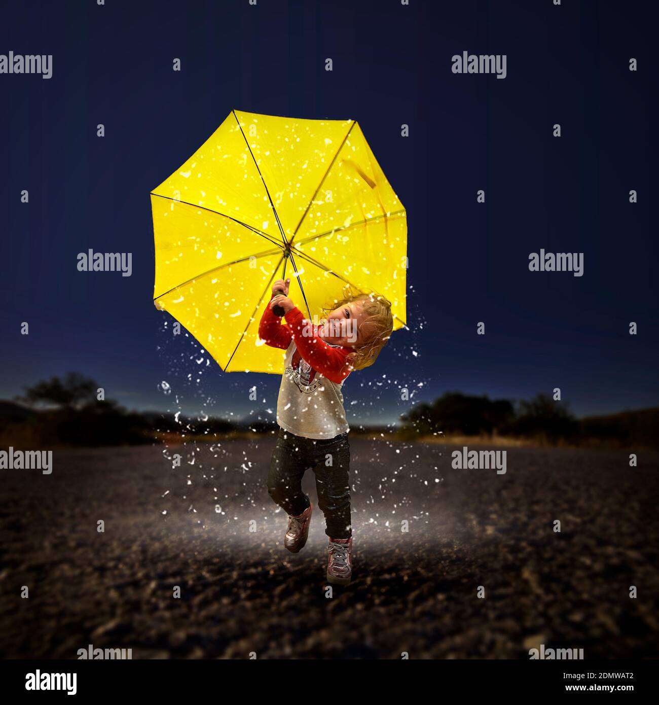 In Voller Länge Mädchen Halten Beleuchteten Regenschirm In Der Nacht  Stockfotografie - Alamy