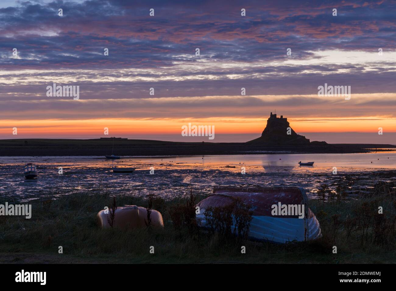 Spektakuläre Sunrise Holy Island, Lindisfarne, Northumberland, Großbritannien Stockfoto