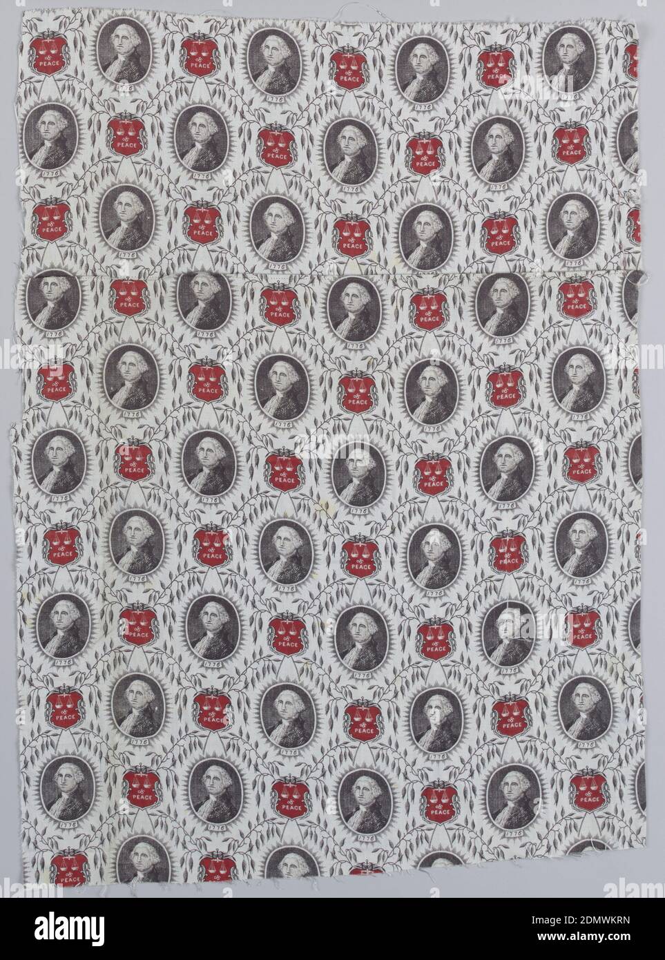 Fragment, American Print Works, gegründet 1835, Medium: Cotton Technik: Rollerdruck auf Leinwandbindung, Portraitmedaillons von George Washington wechseln sich ab mit Schilden, die ein Bild einer Waage mit Text mit der Aufschrift "des Friedens" tragen, die als "Gerechtigkeit des Friedens" gelesen werden soll. Rot und Schwarz auf Weiß., Fall River, Massachusetts, USA, 1876, bedruckte, gefärbte & bemalte Textilien, Fragment Stockfoto