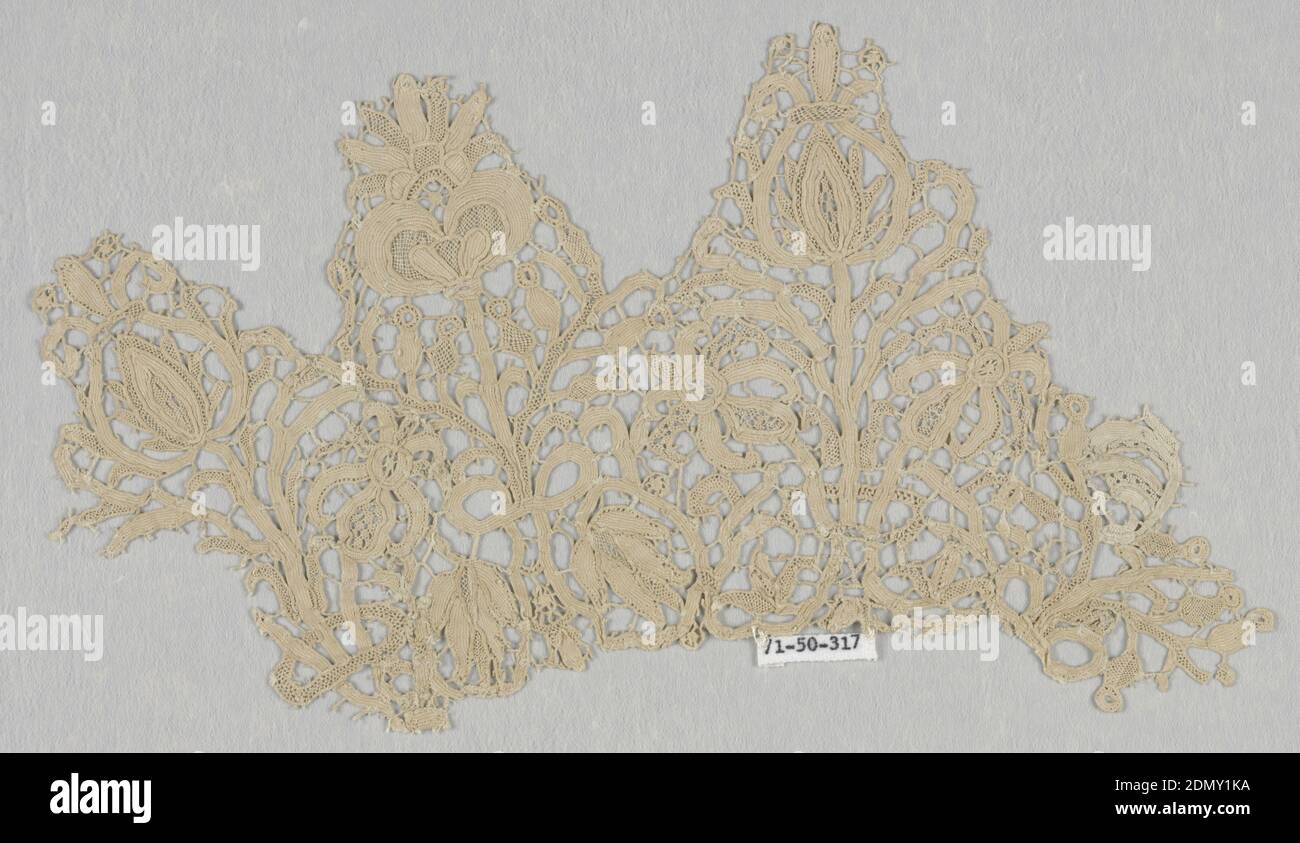 Kragenfragment, Medium: Leinen Technik: Nadelspitze, frühes 17. jh. und Stil, Kragenfragment mit symmetrischen Pflanzen, die spitze Tabs bilden., Italien, frühes 17. Jh., Spitze, Kragenfragment Stockfoto