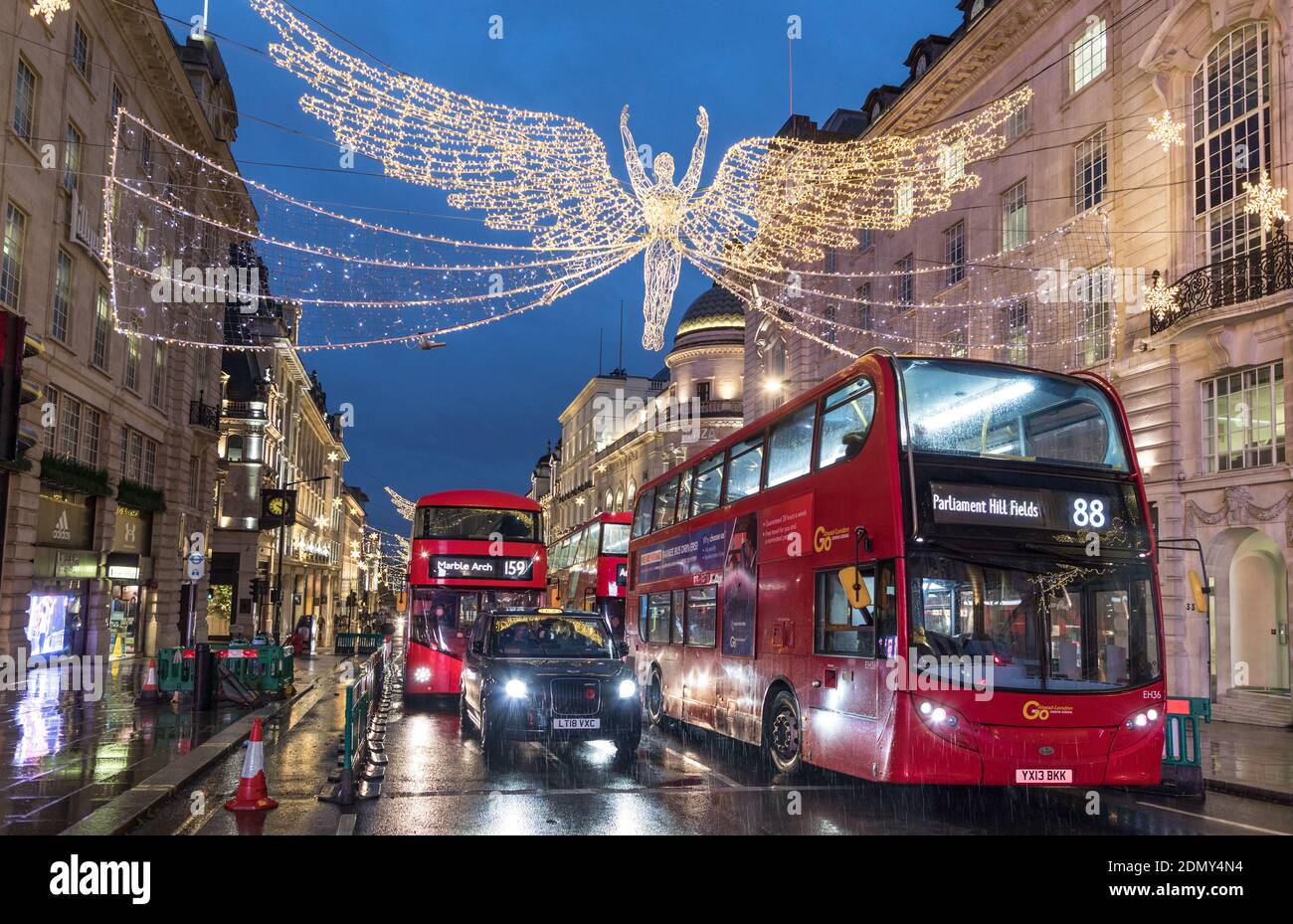 Weihnachtsbeleuchtung in der Regents Street London 2020 Stockfoto