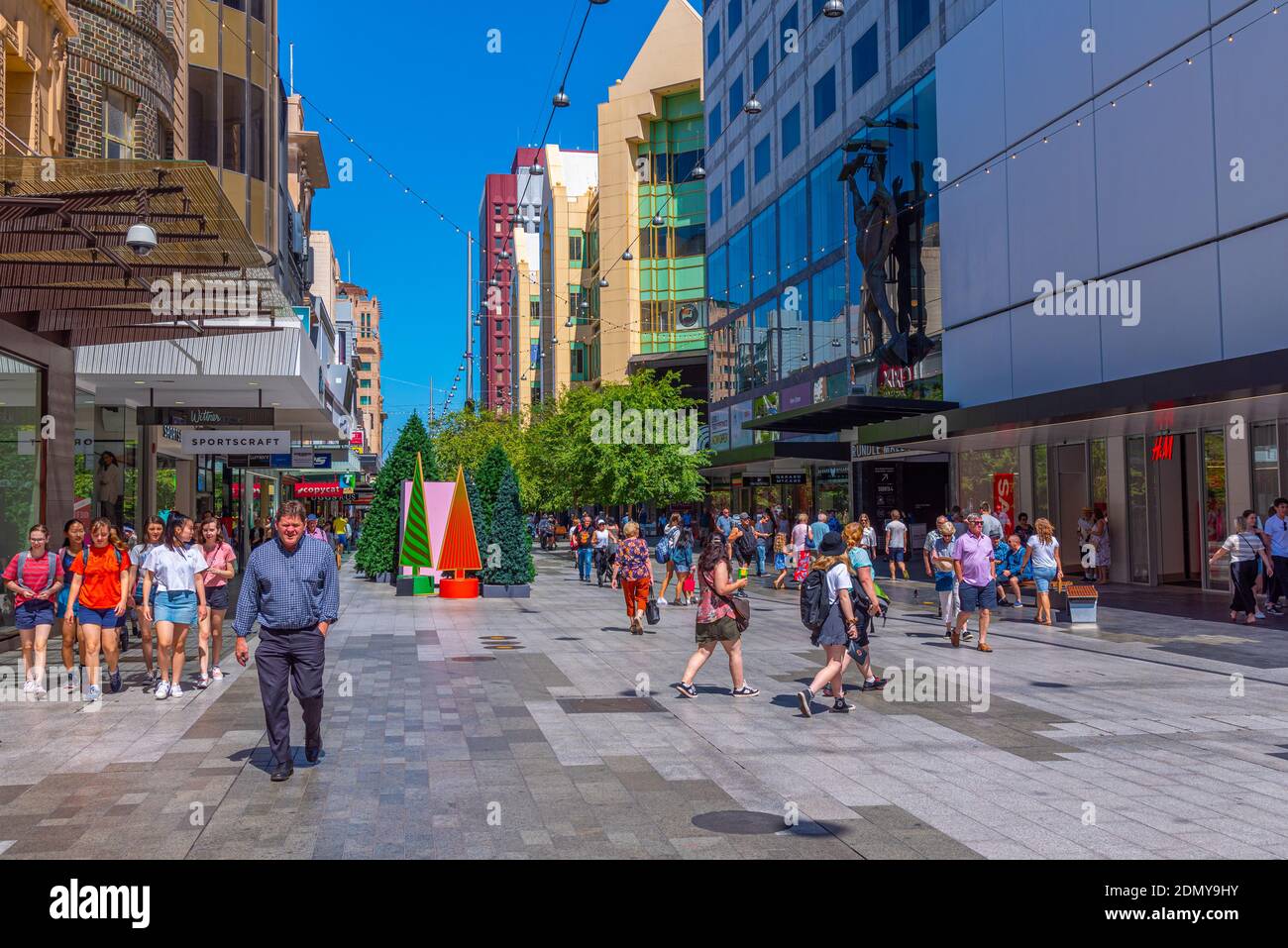 ADELAIDE, AUSTRALIEN, 7. JANUAR 2020: Rundle Mall Street im Zentrum von Adelaide, Australien Stockfoto