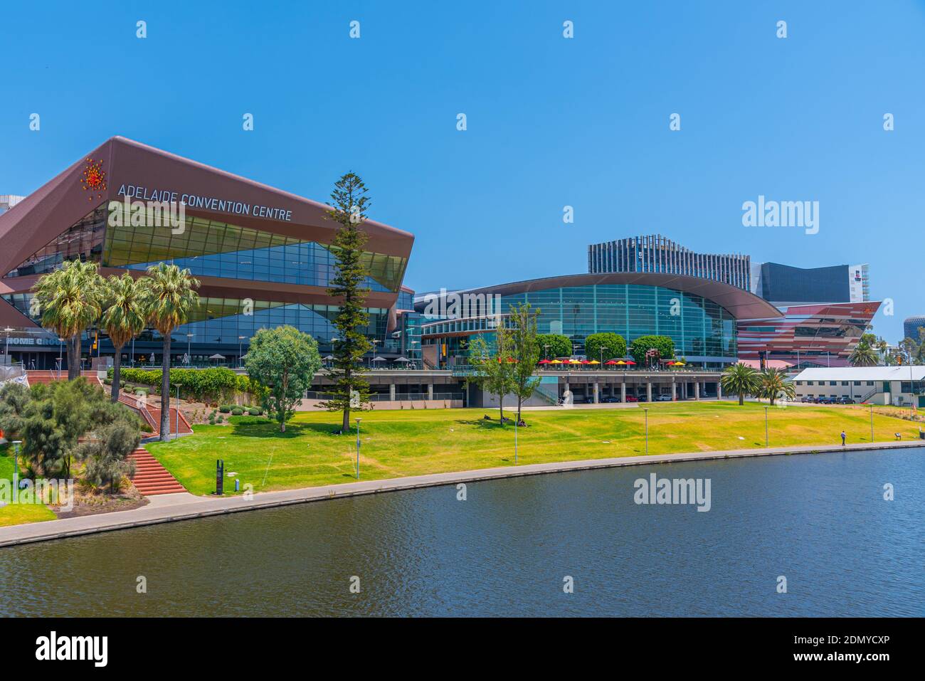 ADELAIDE, AUSTRALIEN, 7. JANUAR 2020: Adelaide Convention Center am Riverside of Torrens in Australien Stockfoto