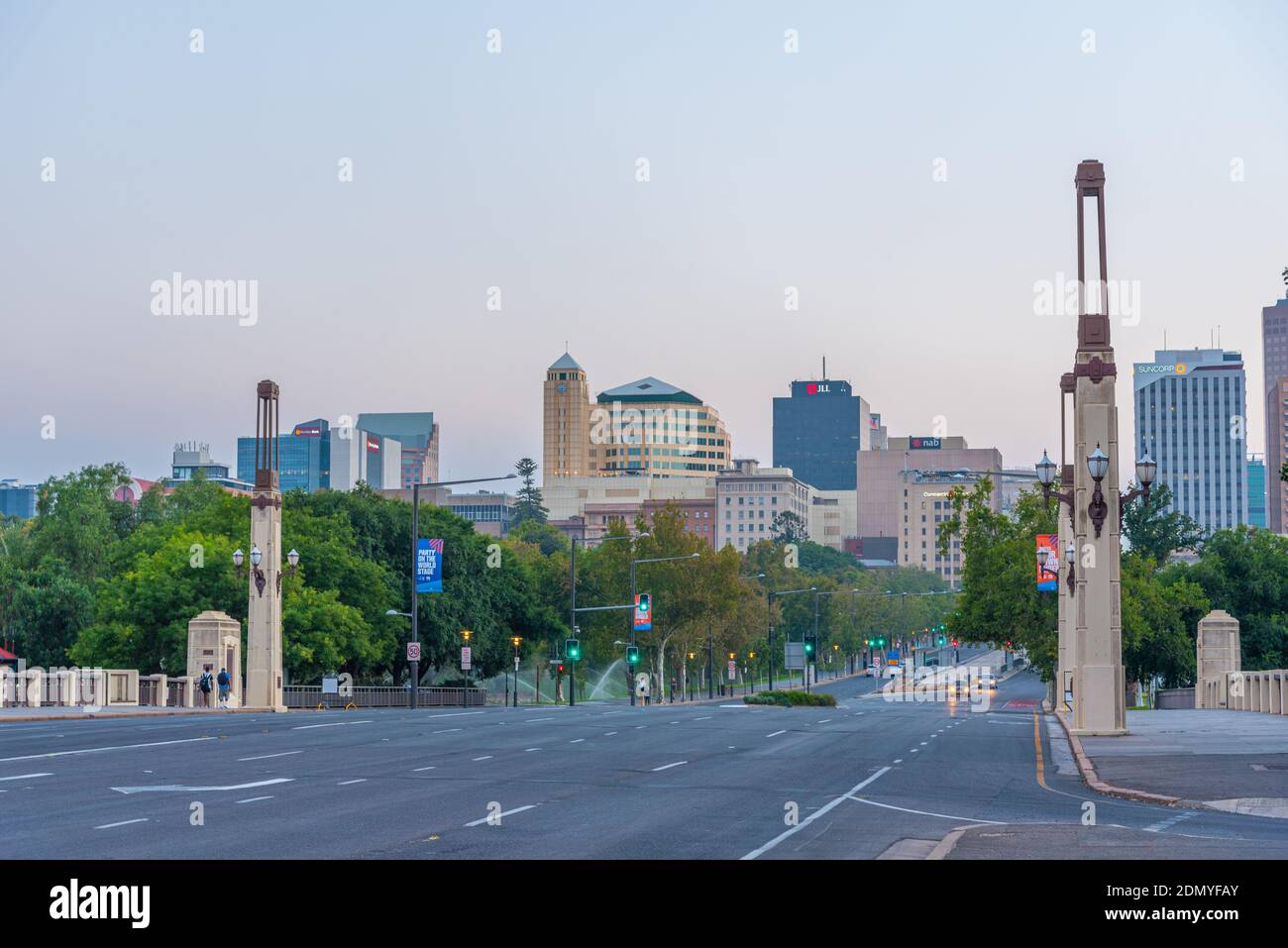 ADELAIDE, AUSTRALIEN, 7. JANUAR 2020: Die Stadtbrücke in Adelaide Australien Stockfoto