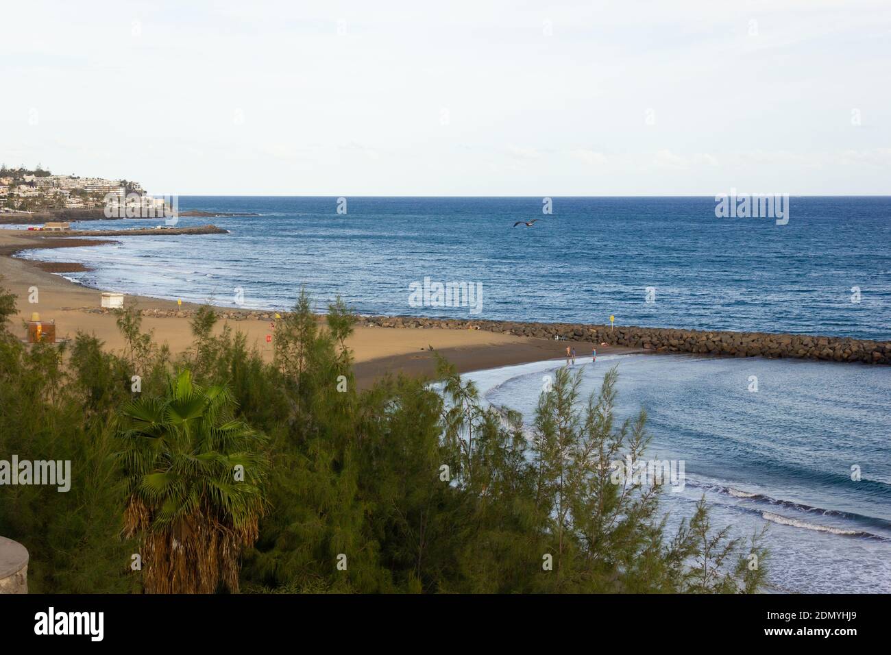 El Aserradero Küste aus Sicht von Playa del Inglés auf Gran Canaria, Spanien. Natürliche Landschaft, beliebtes Strand-Tourismus-Ziel auf den Kanarischen Inseln Stockfoto