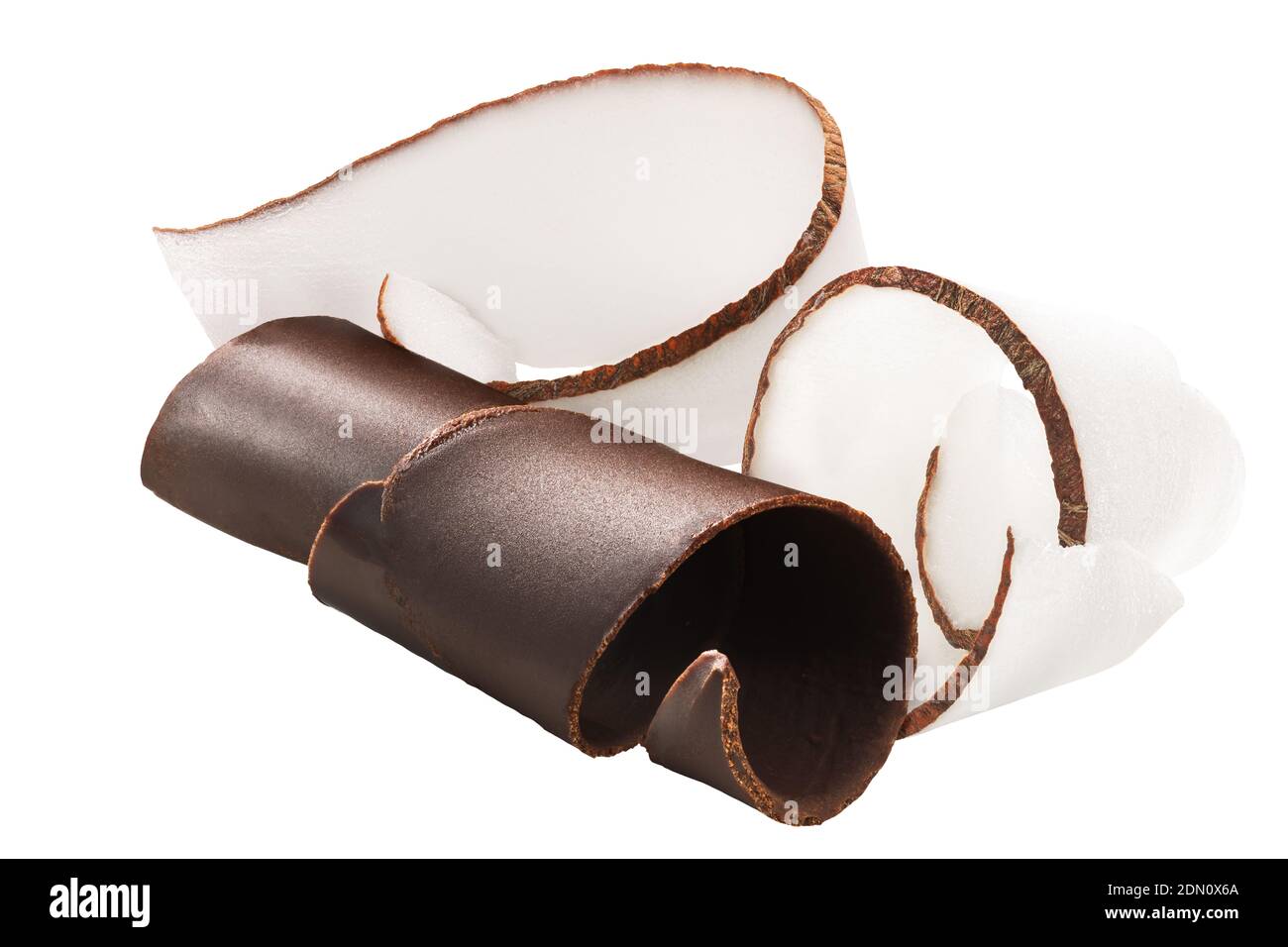 Schokolade und Kokosnussspäne oder zusammengerollte Locken isoliert Stockfoto