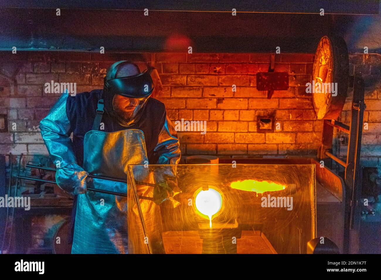PERTH, AUSTRALIEN, 18. JANUAR 2020: Show zeigt einen Prozess der Herstellung einer goldenen Bar in Perth Mint, Australien Stockfoto