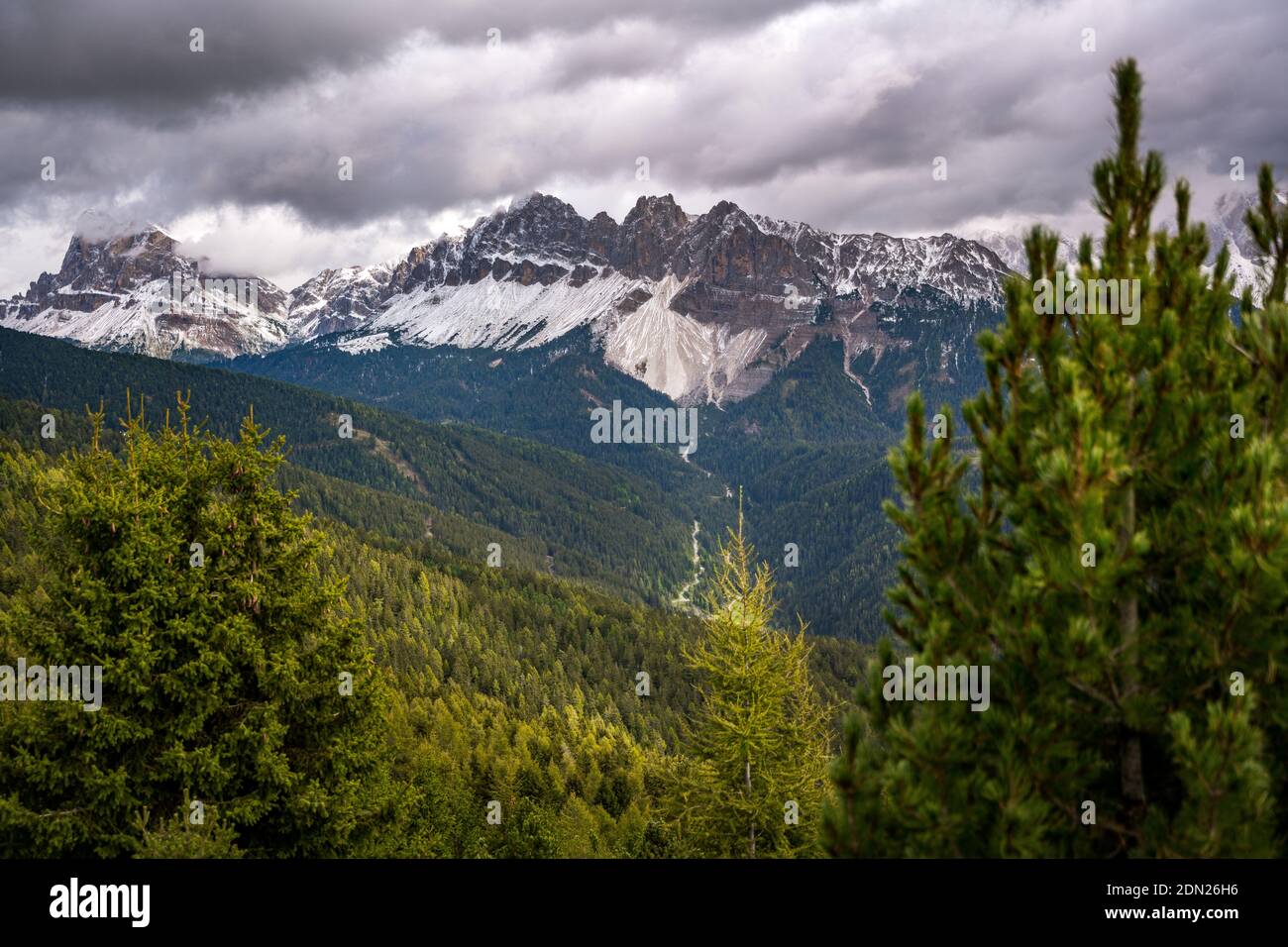 geisler Gruppe Bergkette im Frühjahr Stockfoto