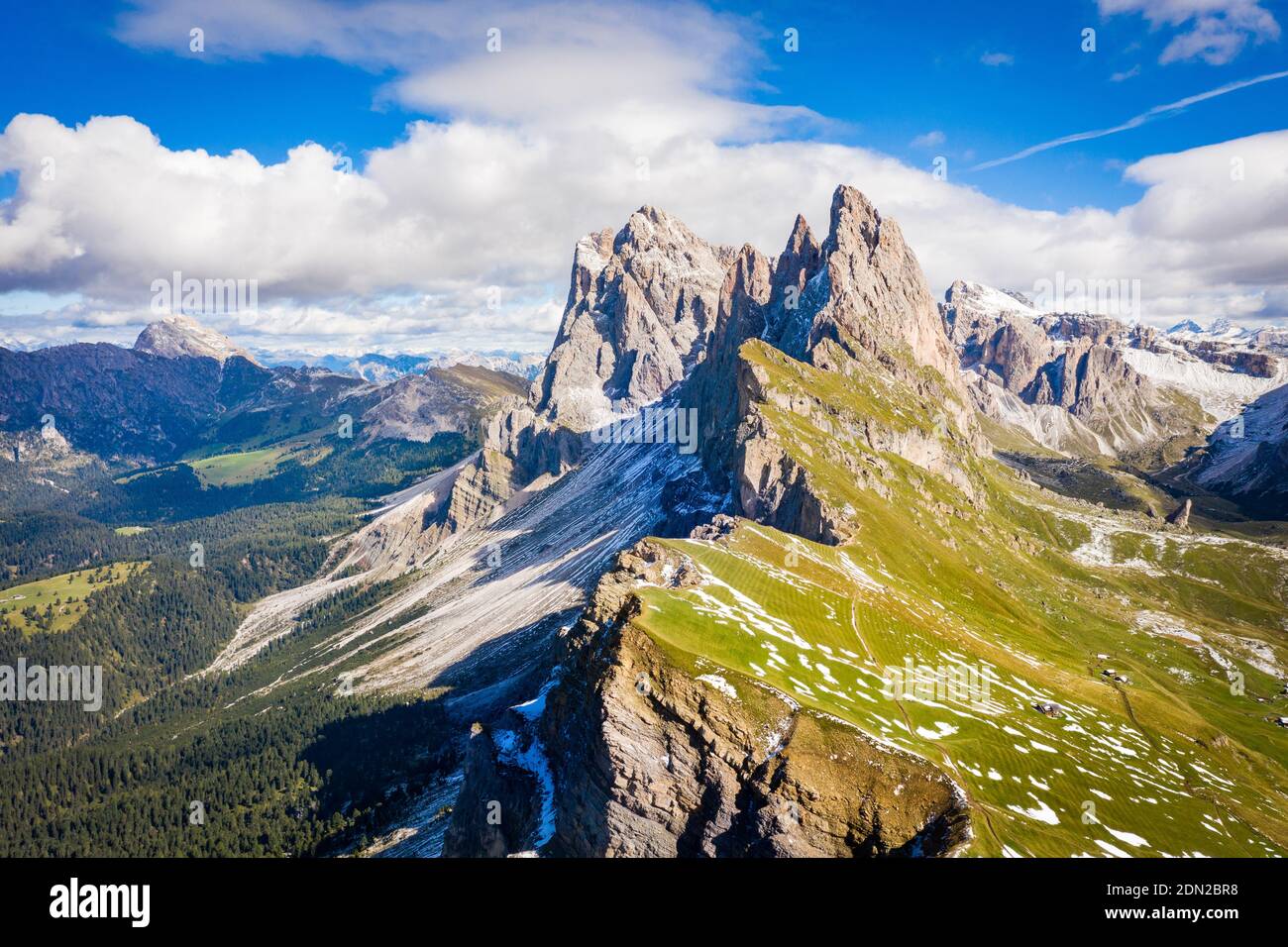 Blick auf die seceda- und geisler-Gruppe im Bergmassiv dolomiten Stockfoto