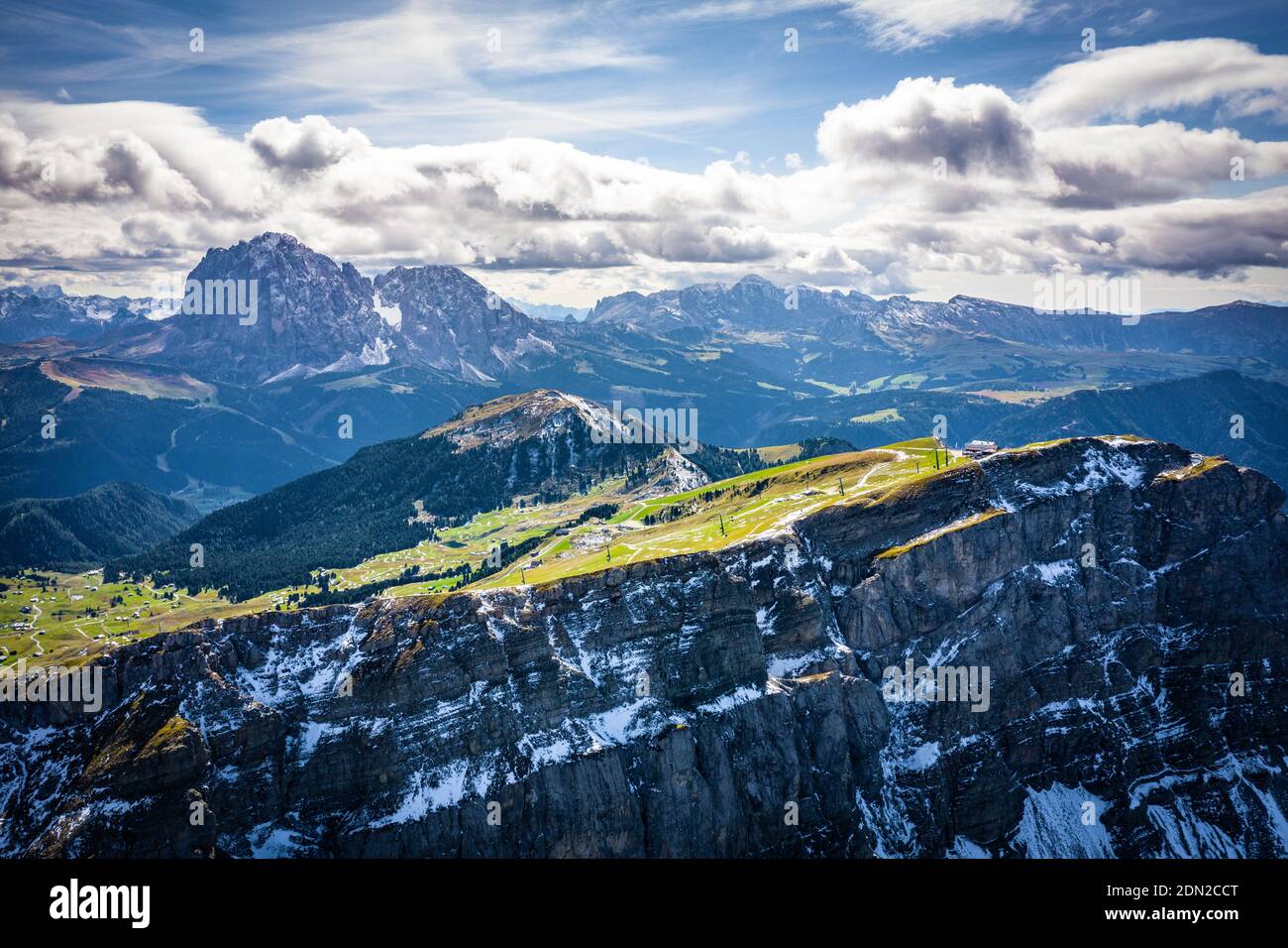 Luftaufnahme auf den langkofel und die Dolomiten Stockfoto