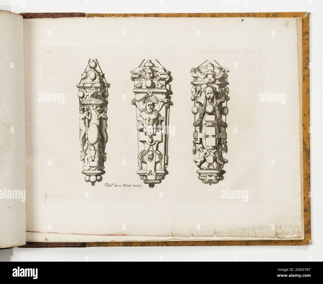 Tafel 18, aus Livre de bijouterie (Buch der Entwürfe für Goldschmiede und Juweliere), Léonard Thiry, Flämisch, 1550, Rosso Fiorentino, Italienisch,1494 - 1540, René Boyvin, Französisch, 1525 - 1625, Paul de la Houve, Französisch, 1575 - 1643, Gravur auf Papier, Entwürfe für drei Pendellampullen mit Strapwork., Frankreich, ca. 1570, Alben (gebunden) & Bücher, Druck Stockfoto