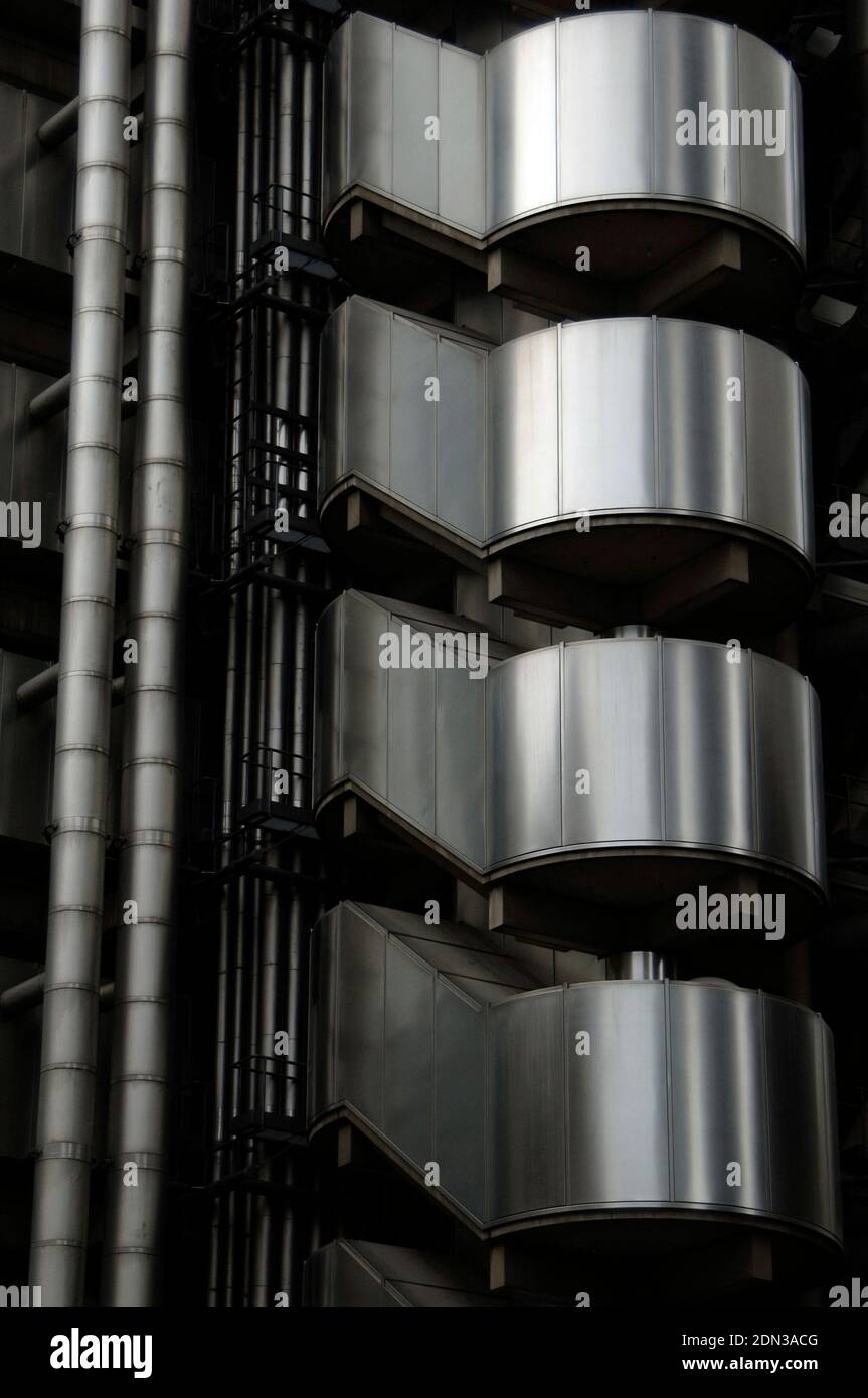 Großbritannien, England, London. Lloyd's Gebäude (1978-1986). Entworfen von Richard Rogers und fertiggestellt 1986. Sie ersetzte das ursprüngliche Lloyd's Versicherungsgebäude in London. Architektonische Details. Stockfoto