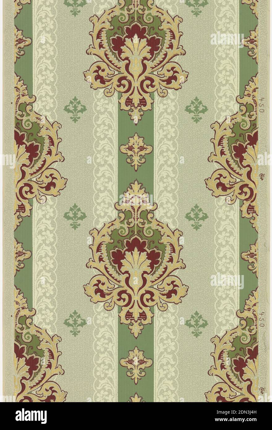 Sidewall, Cresswell & Washburn Ltd, Philadelphia, Pennsylvania, 1880 - 1900, maschinenbedrucktes Papier, flüssiges Glimmer, dicke, vertikale grüne Bänder mit großen roten und goldblättrigen Medaillons und kleinen floralen Medaillons. Die Bänder werden von monochromen floralen und blättrigen Motiven umrandet, die ein Spitzen- oder bandähnliches Muster erzeugen. Zwischen diesen grünen Bändern ist das Hintergrunddesign mit kleinen floralen Medaillons. Hintergrund ist klein, horizontale Punkt-und Strichmuster über denen eine Ebene der Vermikulation ist. Gedruckt in Grün, Dunkelrot, Metallic-Gold und Creme auf hellblau-grünem Untergrund. Stockfoto