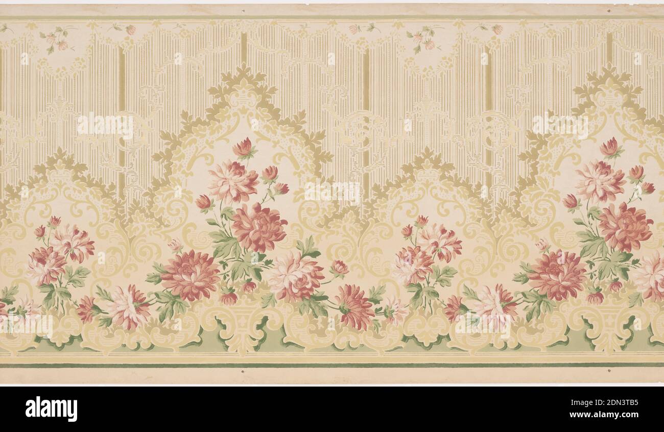 Frieze, maschinenbedrucktes Papier, eine elegante Girlande aus rosa Pfingstrosen wird über den Boden der Tafel gestöllt und durch einen blättrigen Scrollwork-Rand hervorgehoben. Ein Spitzenmuster mit vertikalen Streifen bedeckt die Oberseite des Panels. Dieses Design ist in Rosa-, Grün- und Goldtönen auf beigefarbenem Hintergrund gedruckt., USA, 1905–1915, Wallcoverings, Frieze Stockfoto