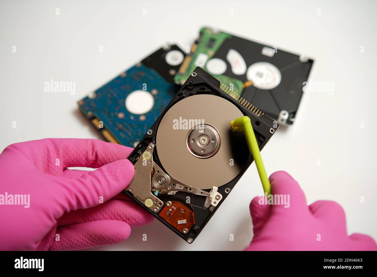 Sichere Reinigung und Überprüfung Ihrer elektronischen Daten auf Medien. Konzept. Stockfoto