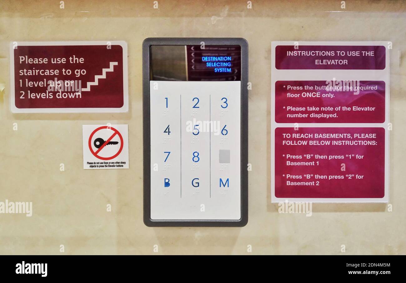 Eine allgemeine Anleitung in der Nähe der Elevation Buttons für die persönliche Sicherheit. Stockfoto