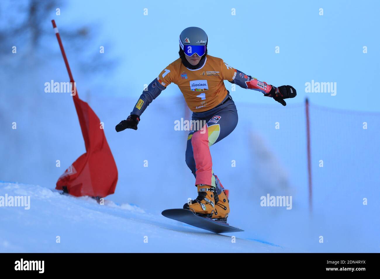 Carezza, Italien. Dezember 2020. FIS Snowboard Weltcup - Covid-19 Ausbruch Parallel Slalom Finale am 17/12/2020 in Carezza, Italien. In Aktion Cheyenne Loch (GER) (Foto: Pierre Teyssot/ESPA-Images) Credit: European Sports Photo Agency/Alamy Live News Stockfoto