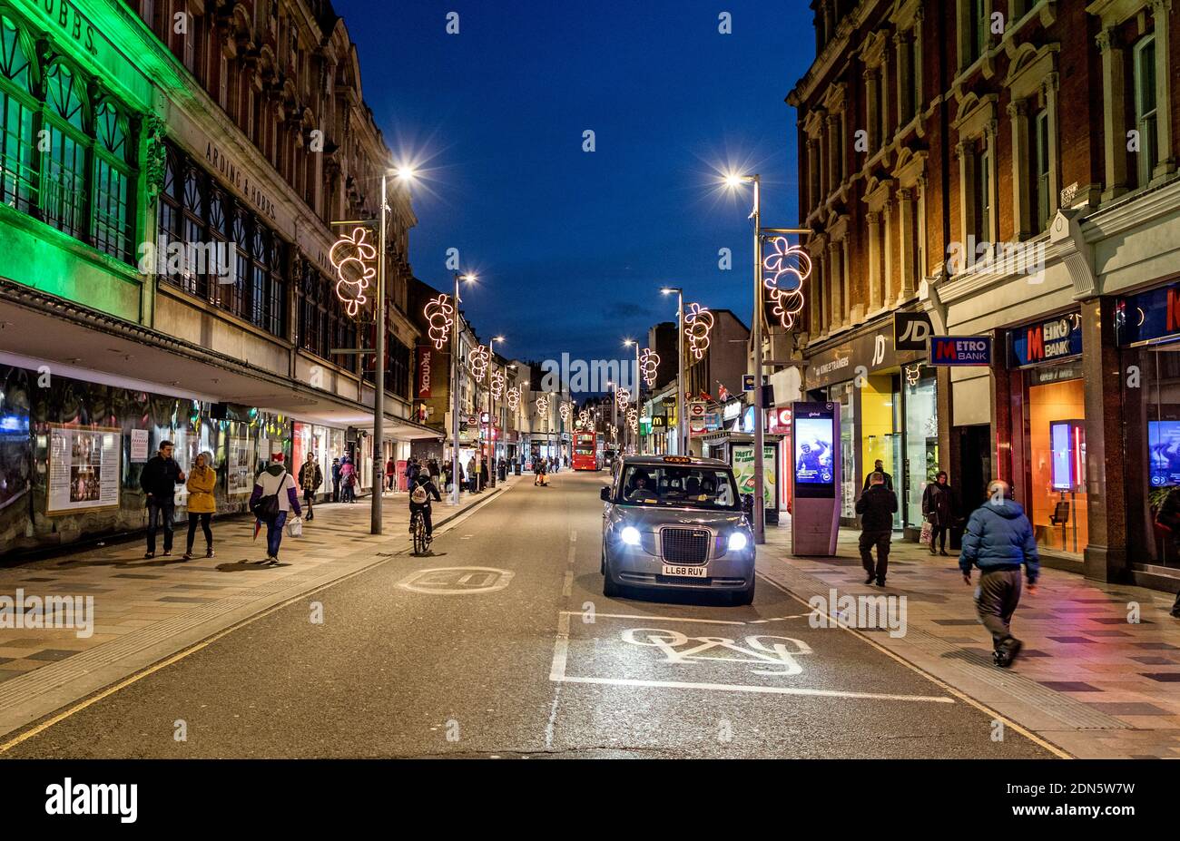 Weihnachtsbeleuchtung in Northcote Road Clapham London Großbritannien Stockfoto