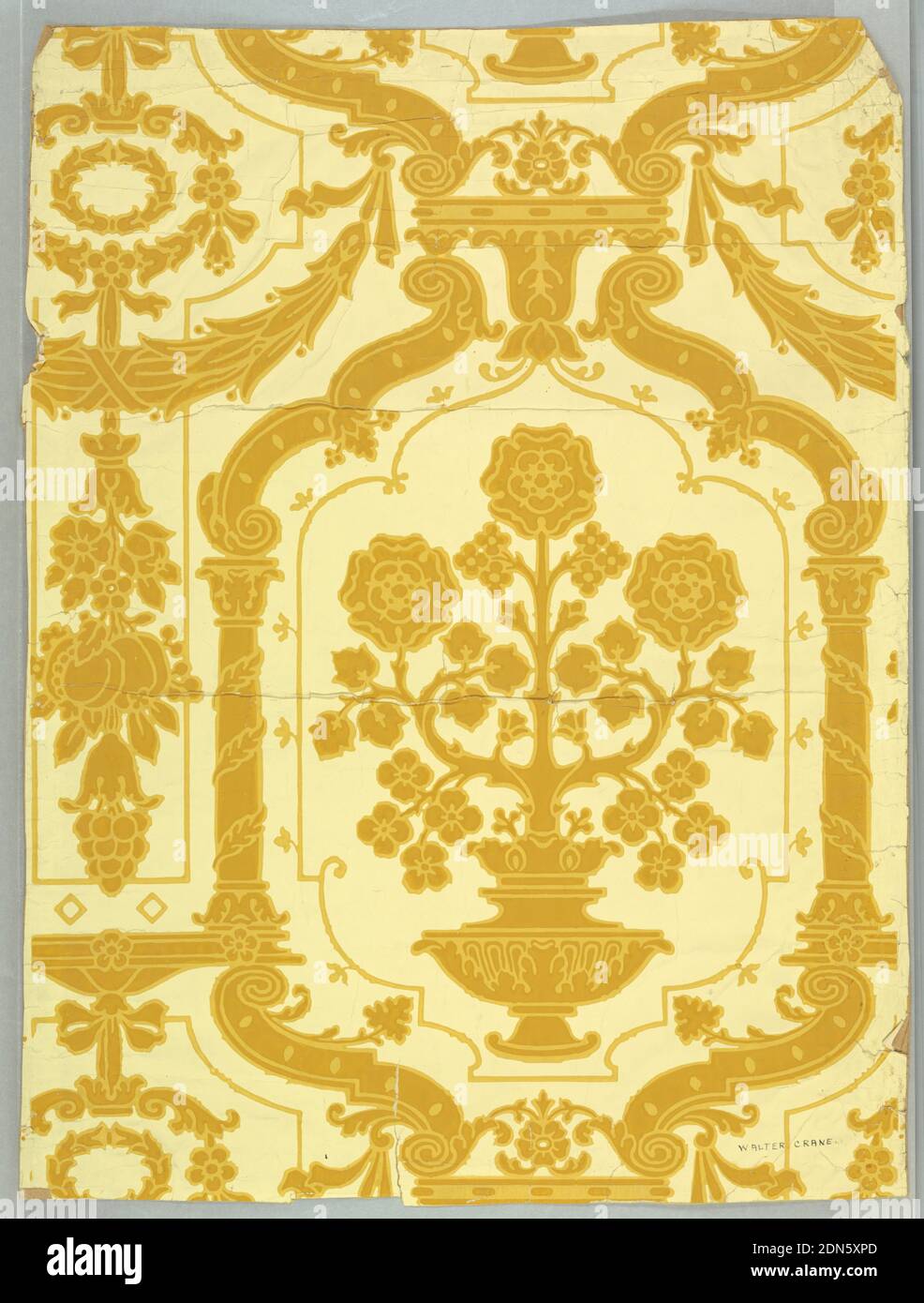 Sidewall, Walter Crane, (Englisch, 1845–1915), Jeffrey & Company, 1836–1930 London, England, Blockdruck auf Papier, formales Urnendesign mit dreifach verzweigter Tudor-Rosenpflanze mit Blättern und Quatrefoil-Blüten, mit Kartusche, die von korinthischen Säulen und Akanthus-Rollen flankiert wird. Angrenzende Bereiche enthalten ovale Kränze, Bänder und Bogenknoten, hängende Fruchtgruppen, gedruckt in Licht und, London, England, 1875–1900, Wandbeläge, Sidewall Stockfoto