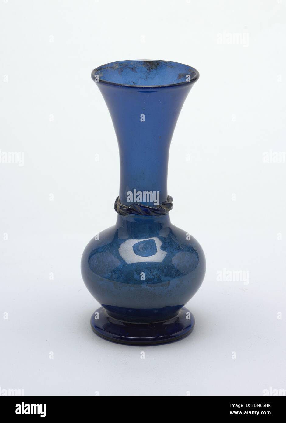 Vase, dunkelblaues Glas, blaues Cadet-Glas, Iran, 17.–18. Jahrhundert, Glaswaren, Dekorative Künste, Vase Stockfoto