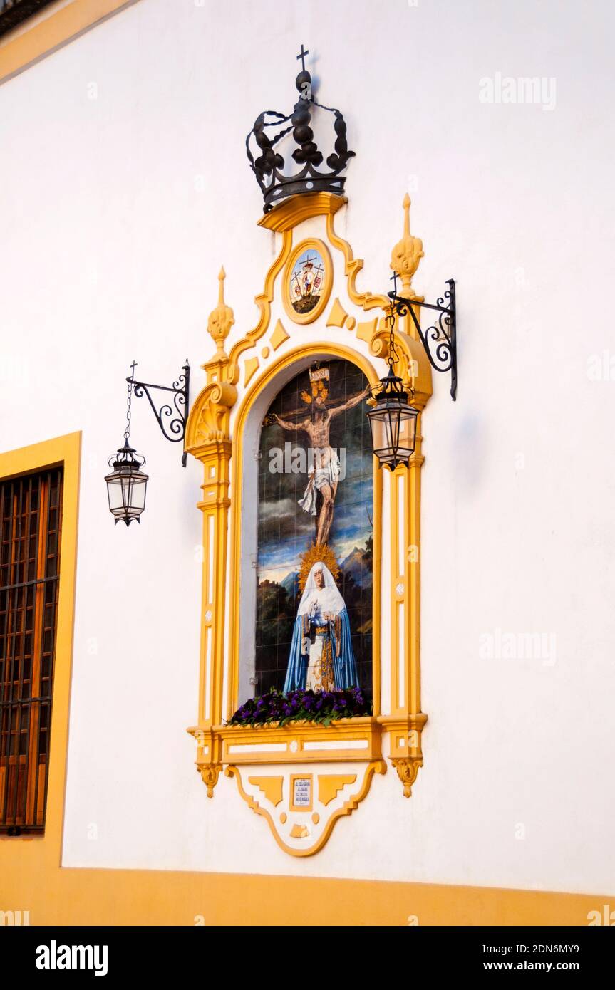 Azulejo in der Kapelle der Verweihung und plaza-Fassade des Museums der Schönen Künste in Sevilla, Spanien. Stockfoto