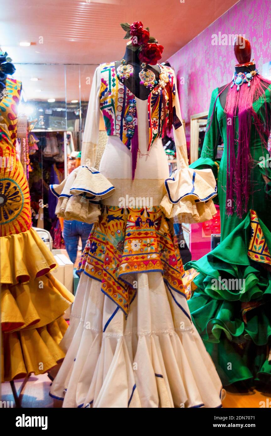 Kleidung im Flamenco-Stil in Sevilla, Spanien. Stockfoto
