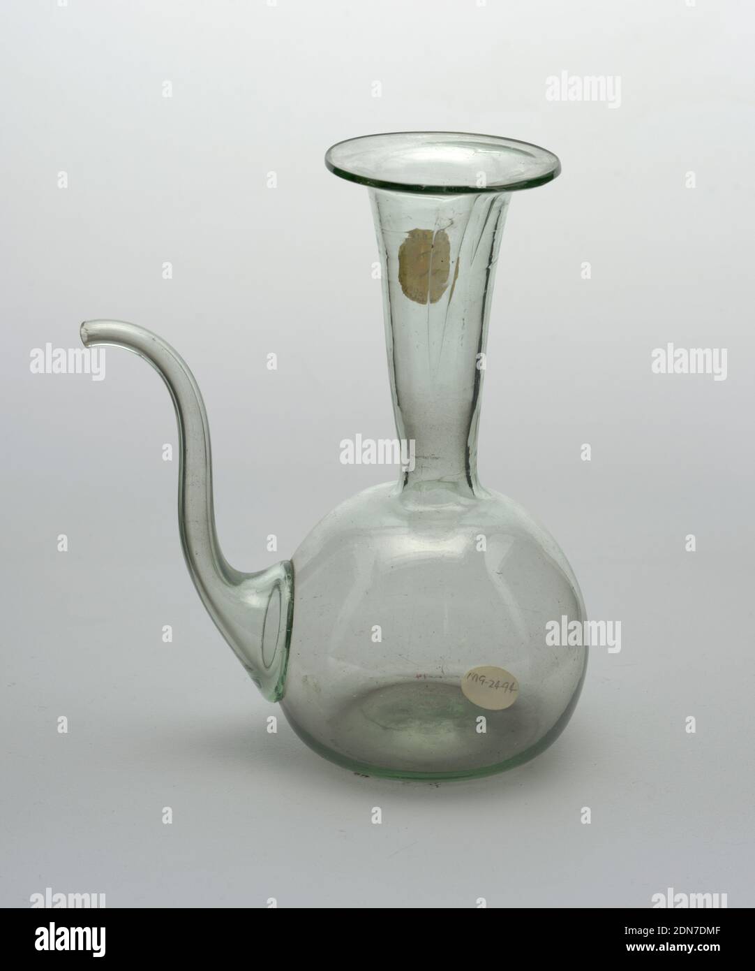 Krug, klares und grünliches Glas, klares Glas Spouted-Gefäß mit hellgrünem Farbton, Iran, 17.–18. Jahrhundert, Glaswaren, Dekorative Künste, Pitcher Stockfoto