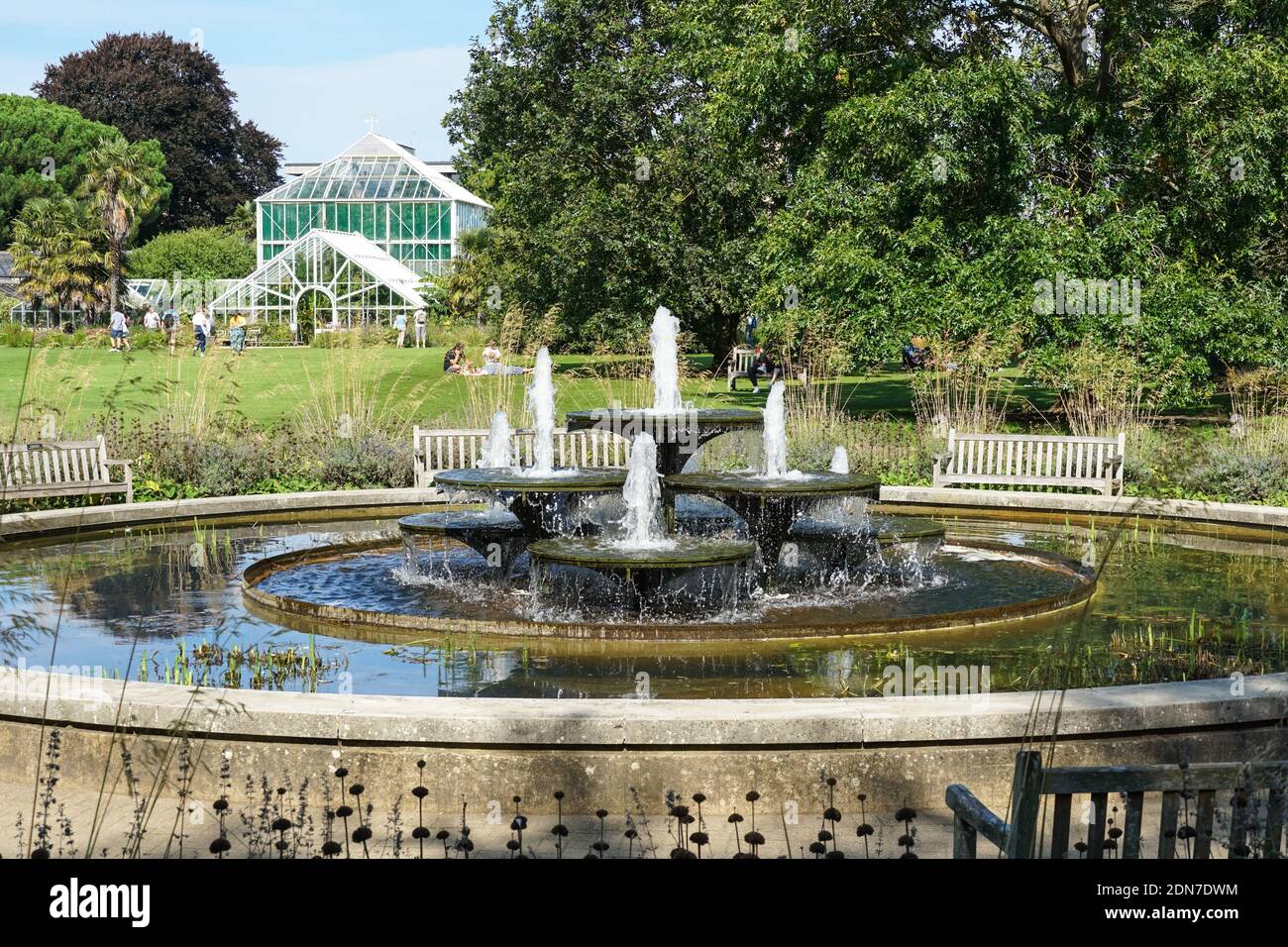 Brunnen in Cambridge University Botanic Garden in Cambridge, England Vereinigtes Königreich Großbritannien Stockfoto