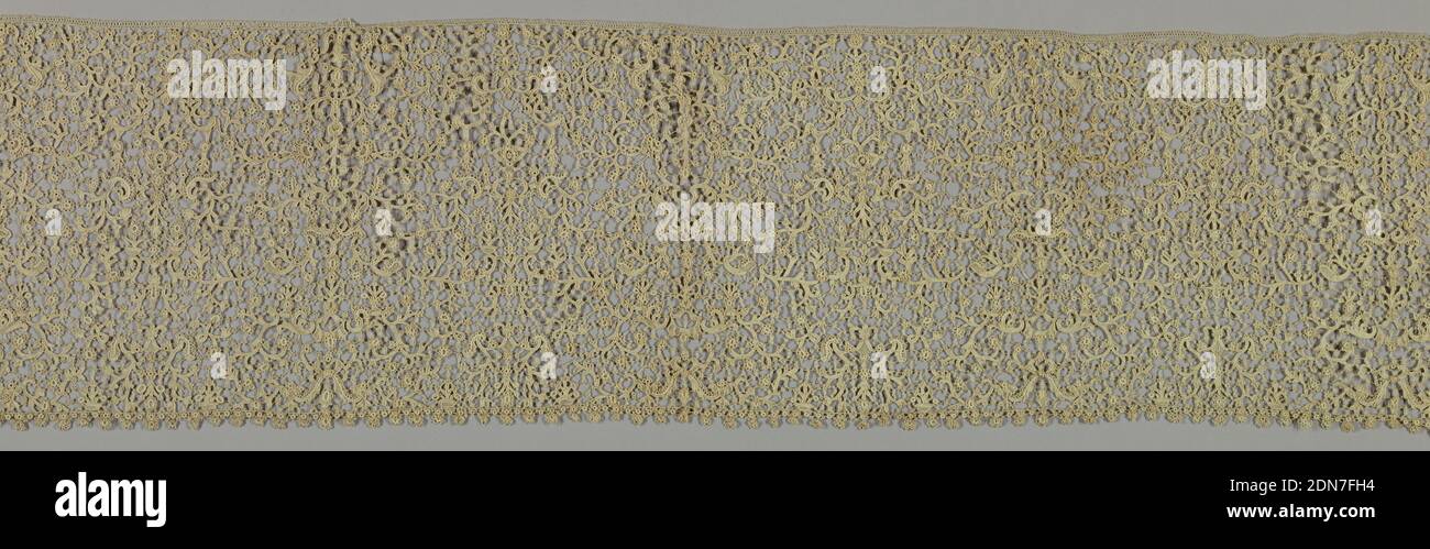 Border, Medium: Leinen Technik: Nadel Spitze, neunzehnten Jahrhundert Rosepunkt in Muster des siebzehnten Jahrhunderts Kandelaber Typ mit schmalen Einfassung auf einer Seite von "Rosen." Gearbeitet in Ecru Faden., Burano, Italien, Ende des 19. Jahrhunderts, Spitze, Grenze Stockfoto