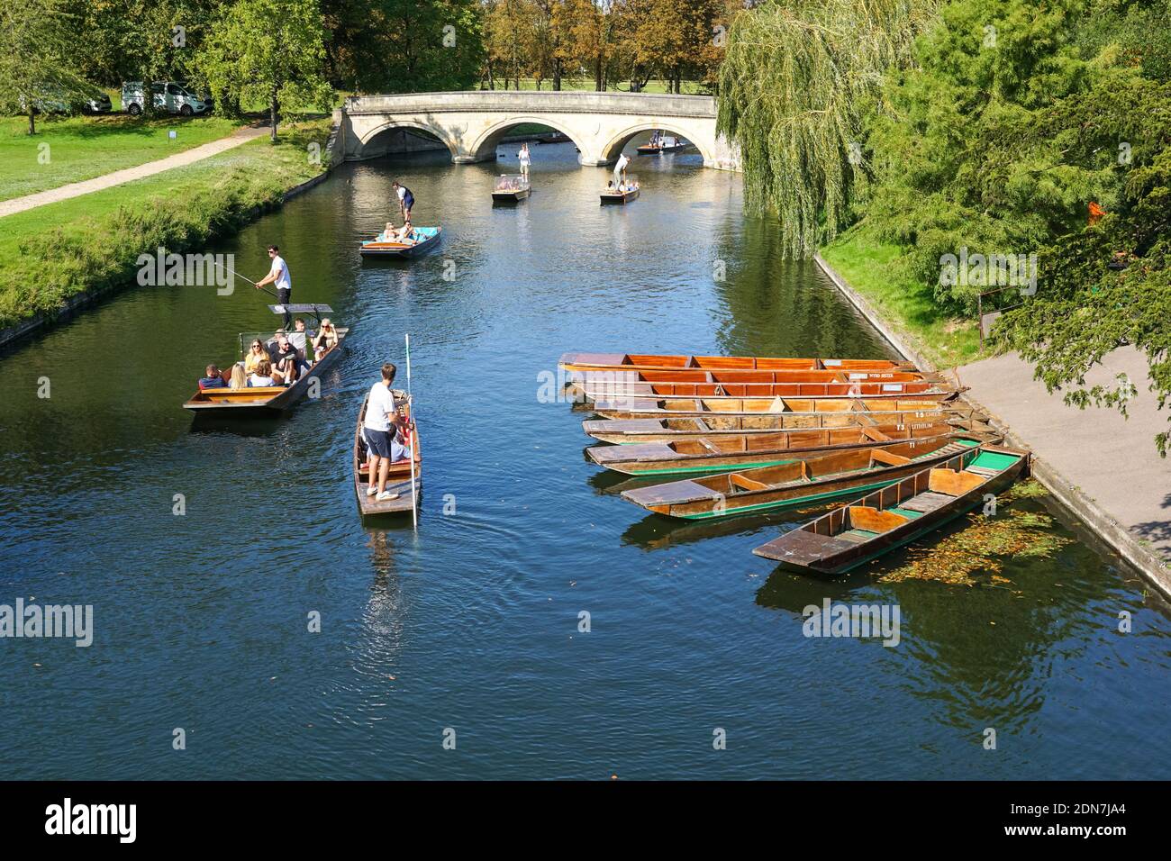 Menschen, die auf dem River Cam in Cambridge, Cambridgeshire England Vereinigtes Königreich Stockfoto