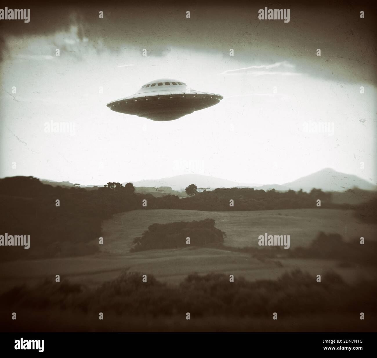 Nicht Identifiziertes Fliegendes Objekt. Konzept des alten Fotos. 3D-Illustration imitiert alte Fotografie von UFO. Stockfoto