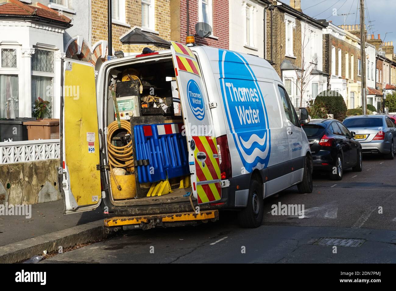 Thames Wasser Wartung van auf Wohnstraße in London, England Vereinigtes Königreich Großbritannien Stockfoto