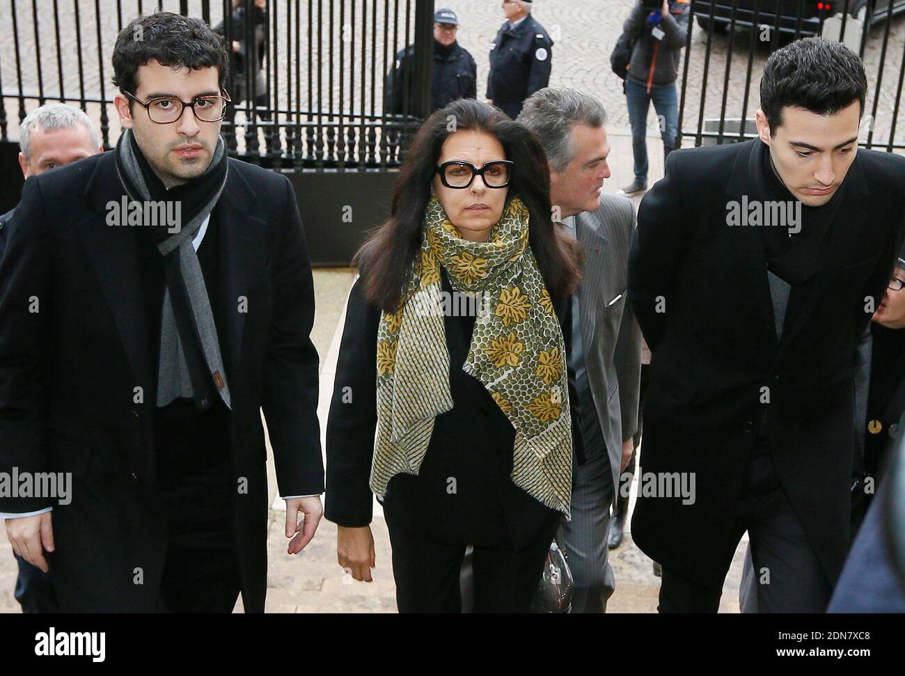 Francoise Bettencourt-Meyers, the daughter of Liliane Bettencourt and her sons Nicolas Meyers (wearing glasses) and Jean-Victor Meyers arriving at court for the 3rd day of the so-called 'Bettencourt trial' accusing 10 people close to L'Oreal heiress Liliane Bettencourt of 'exploiting' her dementia, in Bordeaux, southwestern France on January 28, 2015. Photo by Bernard-Salinier/ABACAPRESS.COM Stockfoto