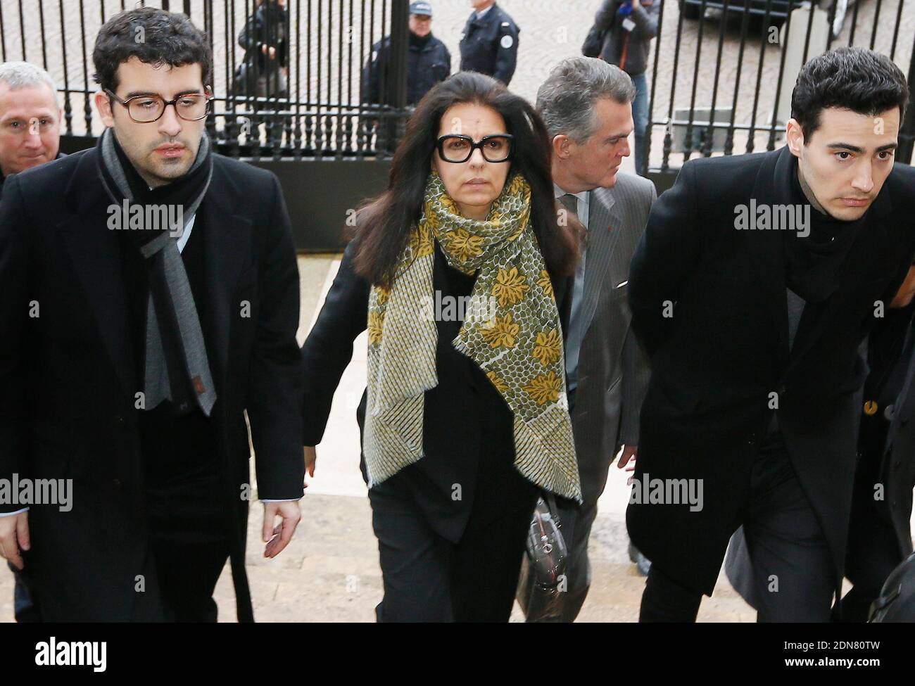Francoise Bettencourt-Meyers, the daughter of Liliane Bettencourt and her sons Nicolas Meyers (wearing glasses) and Jean-Victor Meyers arriving at court for the 3rd day of the so-called 'Bettencourt trial' accusing 10 people close to L'Oreal heiress Liliane Bettencourt of 'exploiting' her dementia, in Bordeaux, southwestern France on January 28, 2015. Photo by Bernard-Salinier/ABACAPRESS.COM Stockfoto