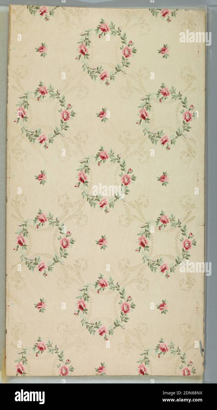 Deckenpapier, A.M.P. & C.M. of U.S., maschinenbedrucktes Papier, flüssige Glimmer, rosa Rosenkränze verbunden durch lag und Feder vining und durchsetzt einzelne Rosen. Weißer Boden. Gedruckt in rosa, rot, grün und weiß Glimmer. Gedruckt in selvedge: 'M.P. & C. M. of U.S. Union Made' ['AOFL' oder 'AFOL'] Musternummer '0265', USA, 1905–1915, Wandbeläge, Deckenpapier Stockfoto