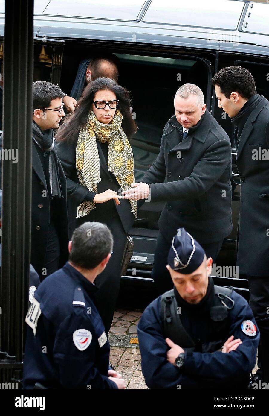 Francoise Bettencourt-Meyers, the daughter of Liliane Bettencourt and her sons Nicolas Meyers (wearing glasses) and Jean-Victor Meyers arriving at court for the 3rd day of the so-called 'Bettencourt trial' accusing 10 people close to L'Oreal heiress Liliane Bettencourt of 'exploiting' her dementia, in Bordeaux, southwestern France on January 28, 2015. Photo by Bernard-Salinier/ABACAPRESS.COM Stockfoto