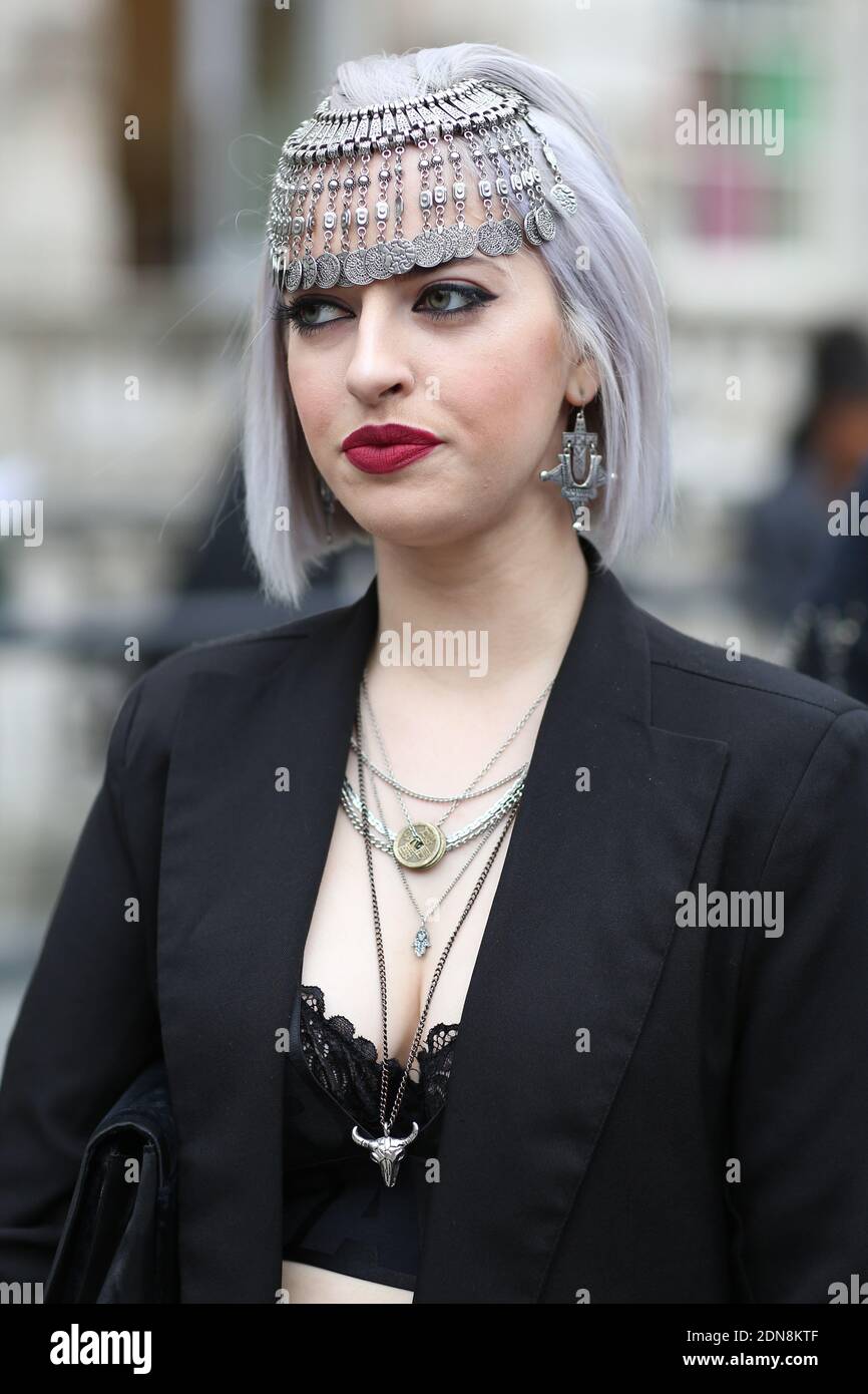 Street Style, Lucy Anderson bei der London Fashion Week Ready-to-Wear Herbst-Winter 2015-2016 im Somerset House, London, England am 20. Februar 2015. Foto von Marie-Paola Bertrand-Hillion/ABACAPRESS.COM Stockfoto