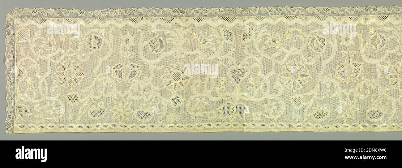 Panel, Medium: Leinen Technik: Abgelenkt Element und zurückgezogen Element Arbeit, Oblong-Panel mit aufwendigen Mustern der gezeichneten Arbeit mit den wichtigsten Elementen des Designs im Leinenboden vorbehalten. Gestickte Umrisse und Details. Symmetrisches Design aus geschwungenen Linien, Blumen und Reben, die aus dem zentralen Motiv stammen. Unterer Rand mit Klöppelspitze getrimmt., Frankreich, Ende des 18. Jahrhunderts, Stickerei & Nähte, Panel Stockfoto