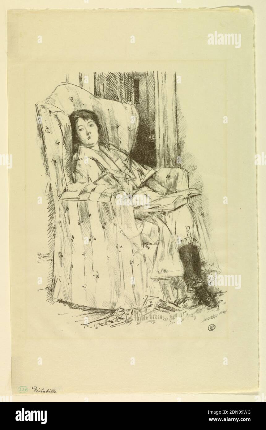 Déshabille, Childe Hassam, Amerikanerin, 1859–1935, Lithograph auf Wove-Papier, EINE Frau sitzt in einem großen gepolsterten Stuhl, ihre Beine gekreuzt und ein Buch in ihrem Schoß., USA, 13. Juni 1918, Figuren, Print Stockfoto