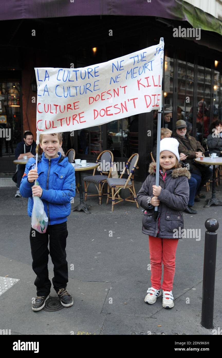 Hunderttausende nehmen am 11. Januar 2015 an einem schweigenden marsch gegen den Terrorismus am Place de la Nation in Paris Teil. Foto von Mireille Ampilhac/ABACAPRESS.COM Stockfoto